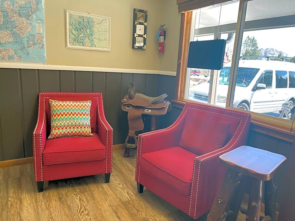 Saddle & Surrey Motel