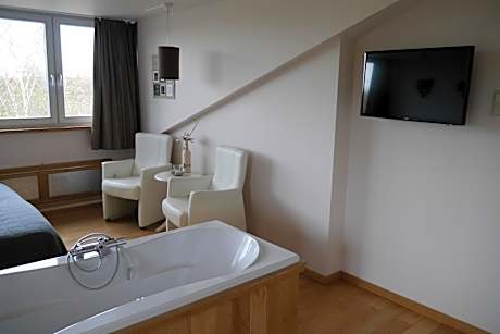 Twin Room with Bath