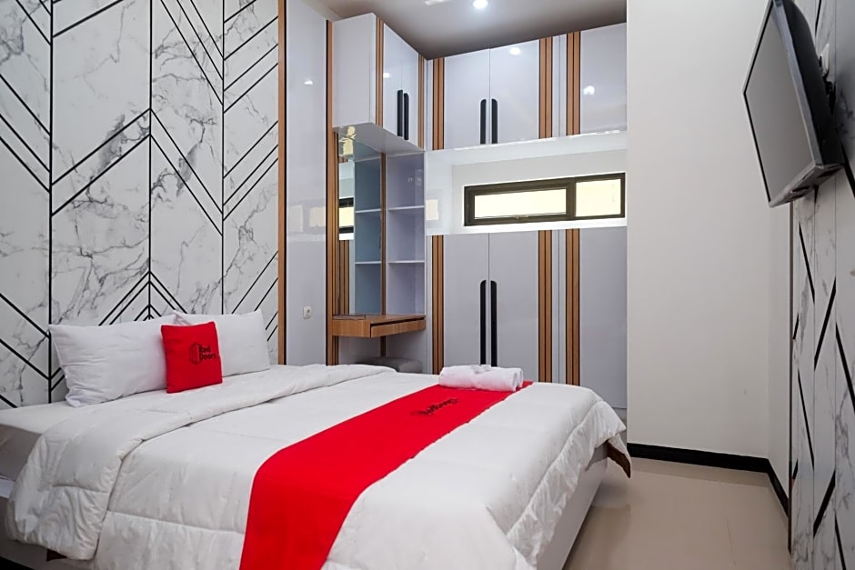 RedDoorz Syariah at Tasneem Puspowarno Semarang