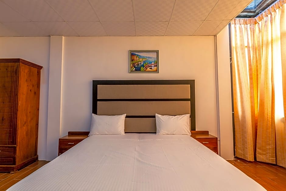 Metro Port City Hotel