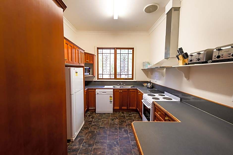 Federation Gardens & Possums Hideaway