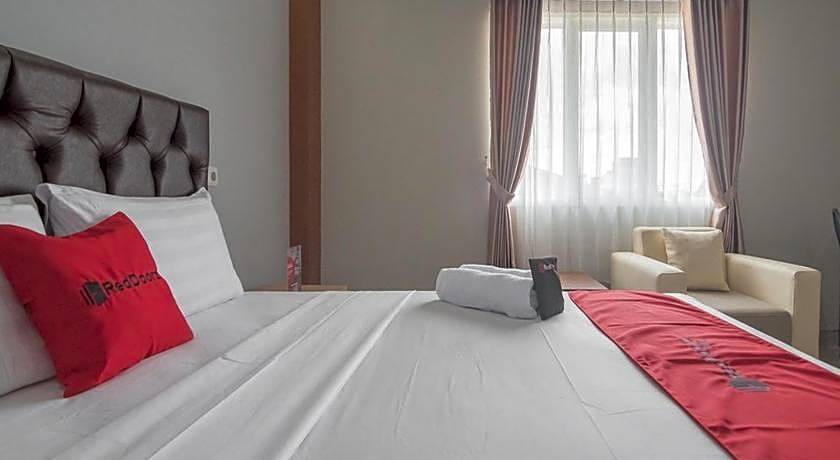 RedDoorz near Islamic Center Samarinda