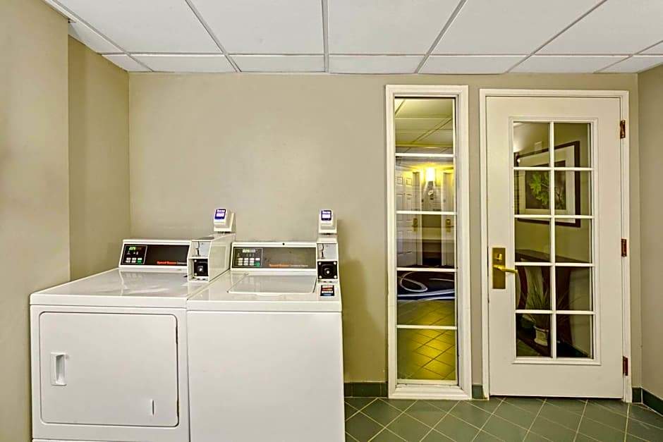 La Quinta Inn & Suites by Wyndham Houston West Park 10