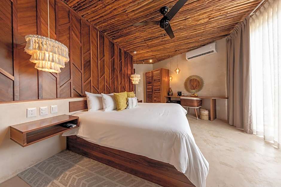 Foto 1 de 4 de 1 King Bed, Beachfront