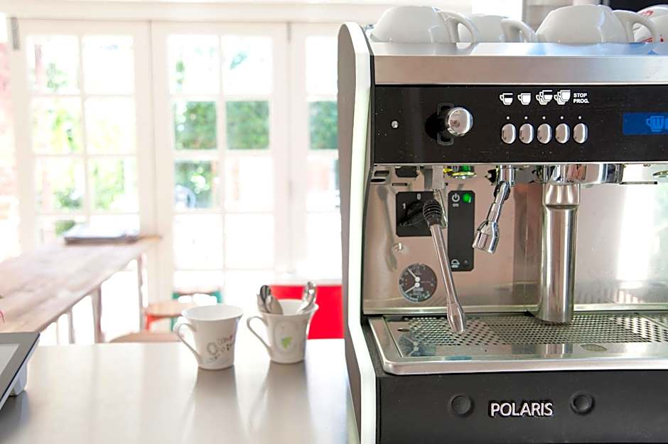 Lowena Cafe and Accommodation