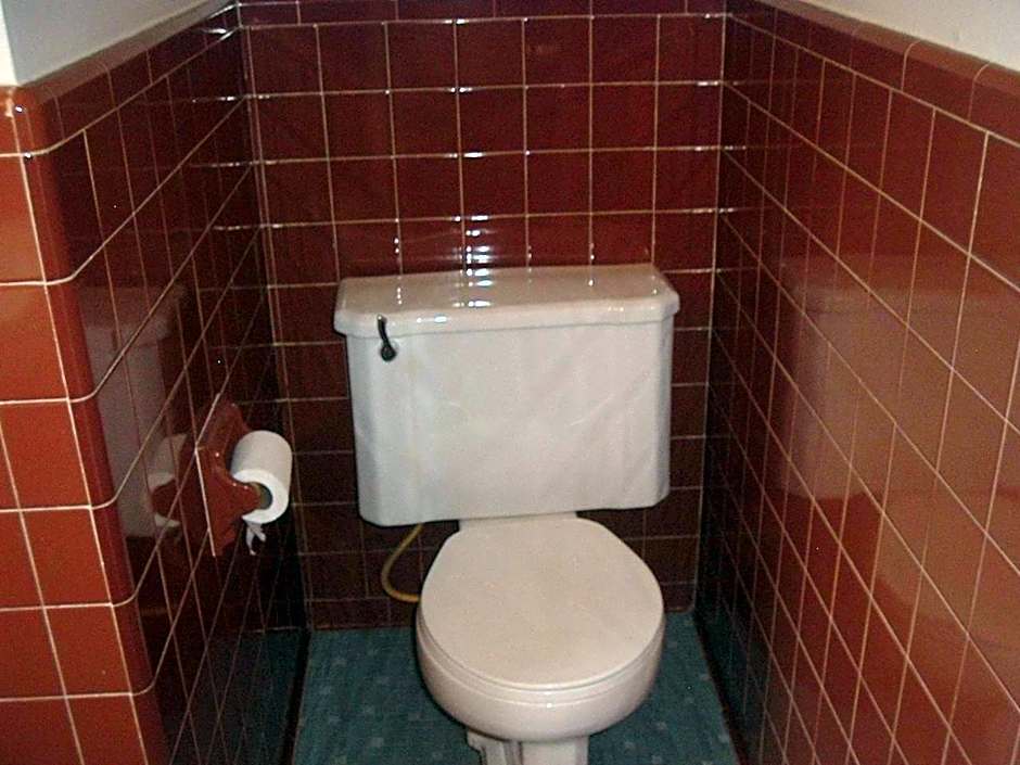 Fels Three Crown Motel