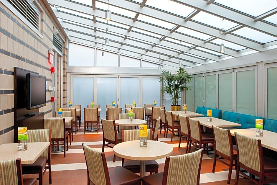 Holiday Inn Express Manhattan Times Square South By IHG