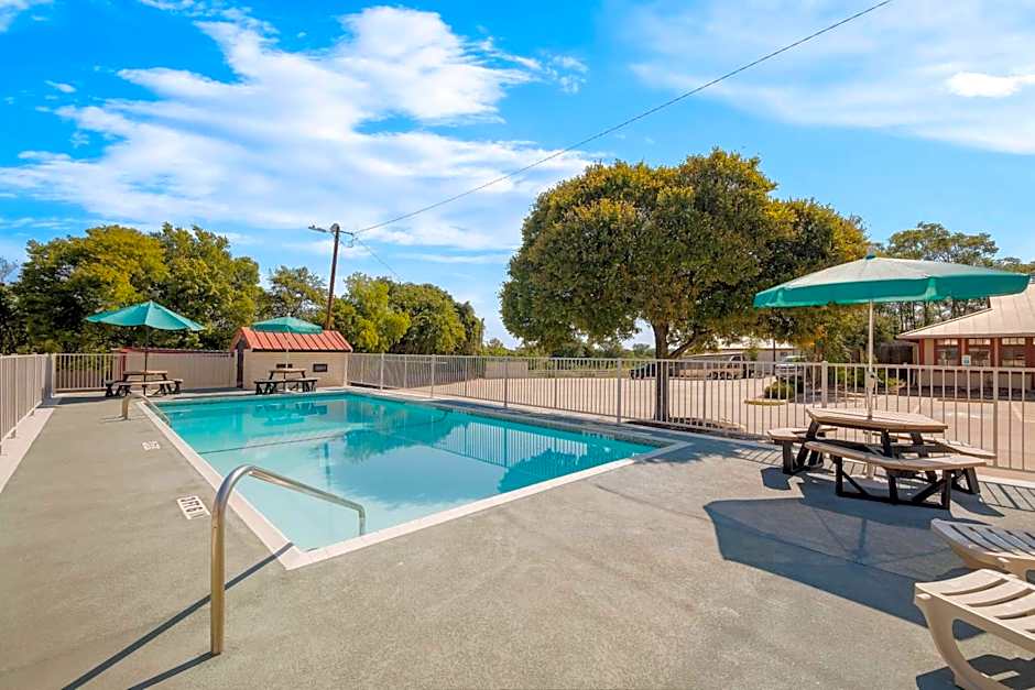 Super 8 by Wyndham Fredericksburg