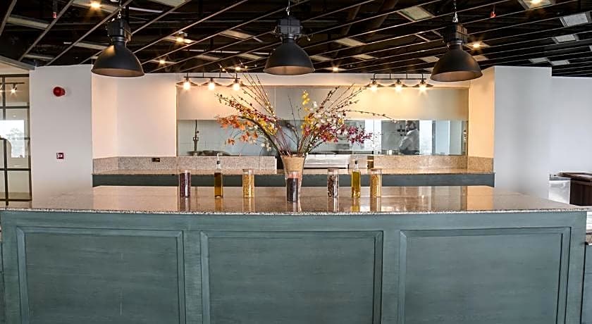 Avari Xpress Gulberg