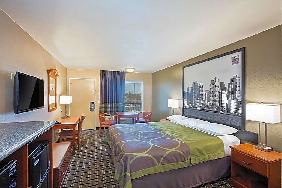 Photo 1 of 7 of 1 King Bed, Accessible, Nonsmoking