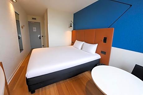 Two side by side rooms (not connected)