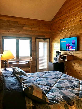 K-Suite-Mt View-Resort-Pool-Hot Tub-Near RMNP & WP