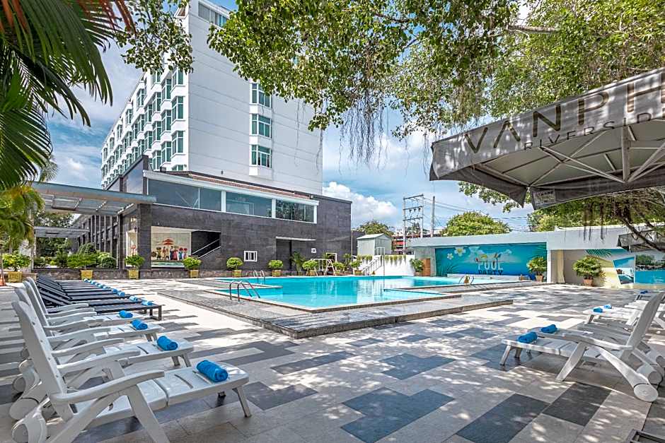 Van Phat Riverside Hotel