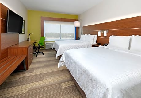 Standard Queen Room with Two Queen Beds and Mobility Accessible Tub