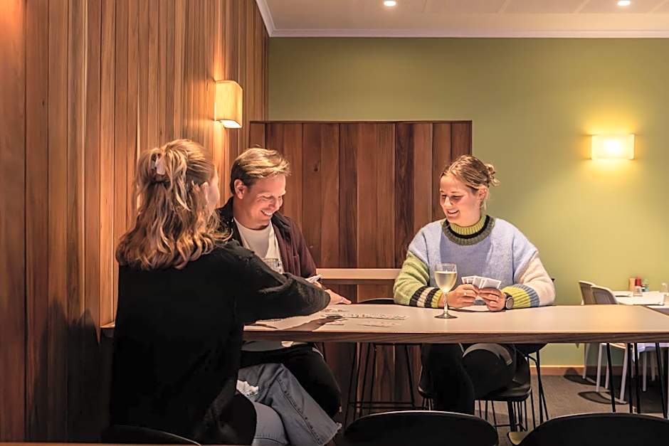 Riverfront Motel & Villas