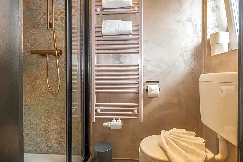 Mara's Little Boutique Sleepover - Budget Holiday Home