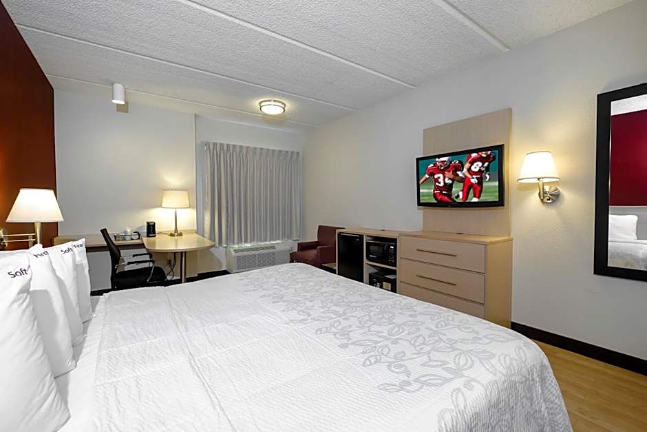 Red Roof PLUS+ Gainesville