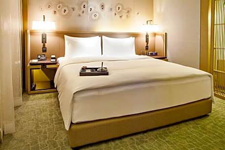 Business King Bed