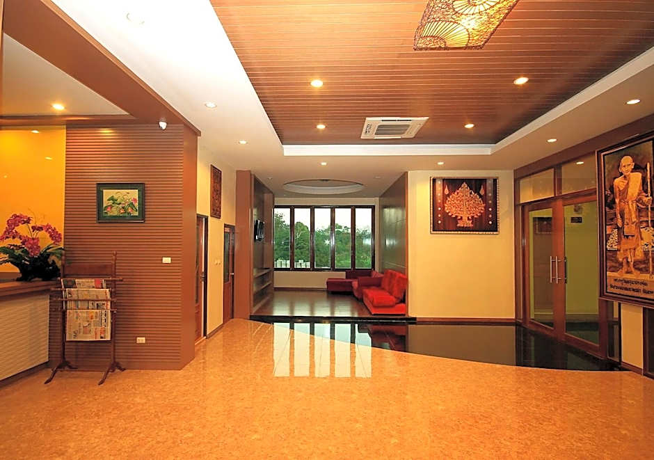 Chaophayathara Riverside Hotel