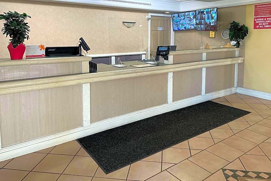 Econo Lodge Kalamazoo near Wings Stadium