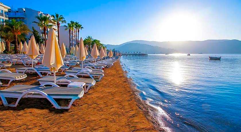 Aurasia Sea Side Hotel