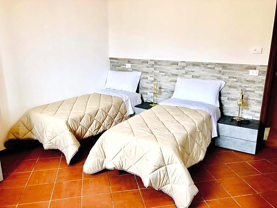 Photo 1 sur 5 de Quadruple Room with Bathroom