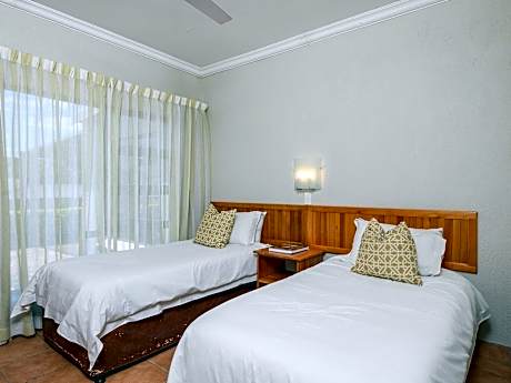 Three Bedroom Chalet with Patio