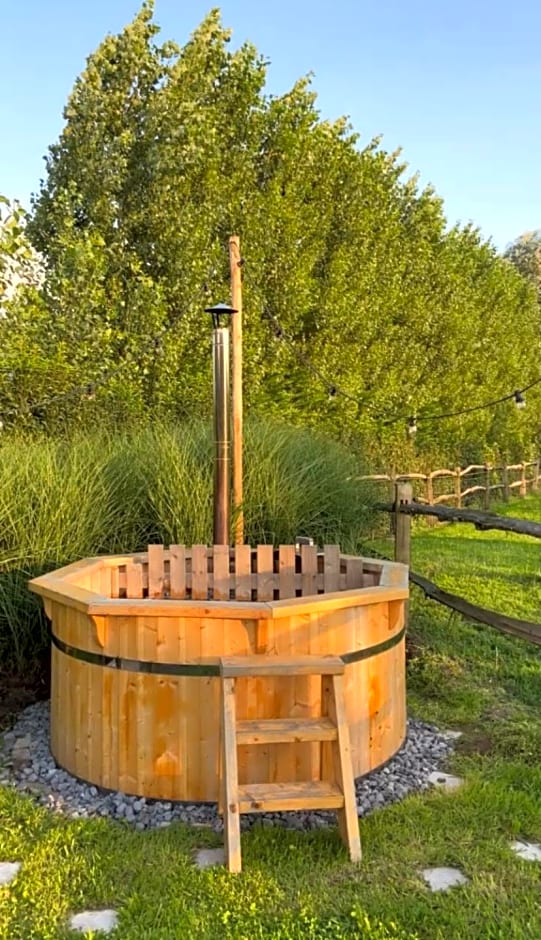 Logie Marie with hottub in the garden