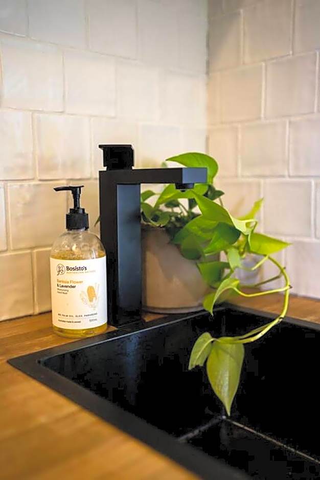 Healesville Mud Brick Hideaway