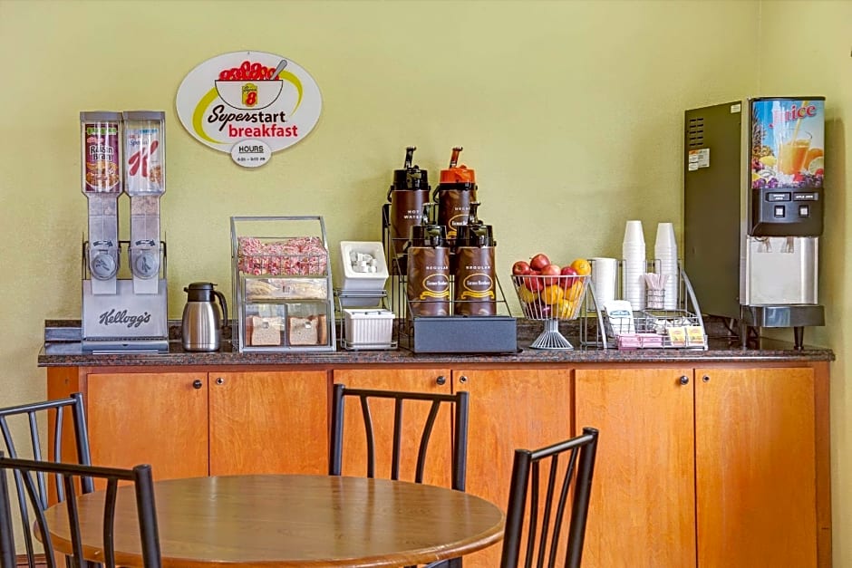 Super 8 by Wyndham Walterboro