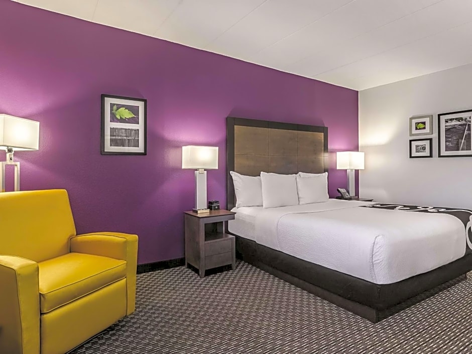 La Quinta Inn & Suites by Wyndham Warwick-Providence Airport