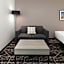 La Quinta Inn & Suites by Wyndham Houston Bush Iah South