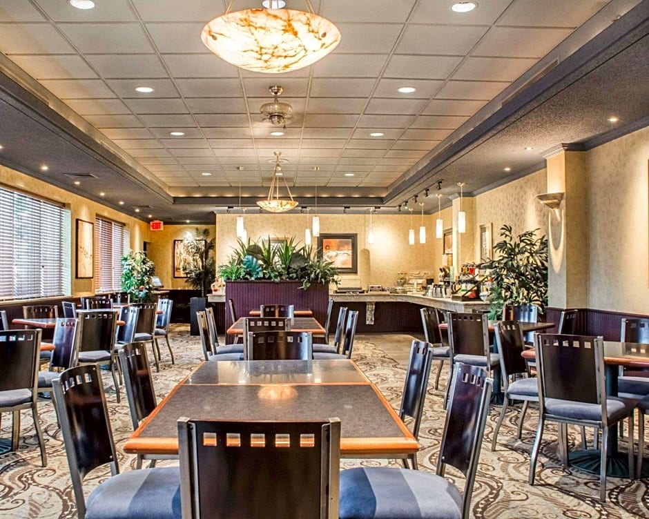 Quality Inn & Suites Riverfront