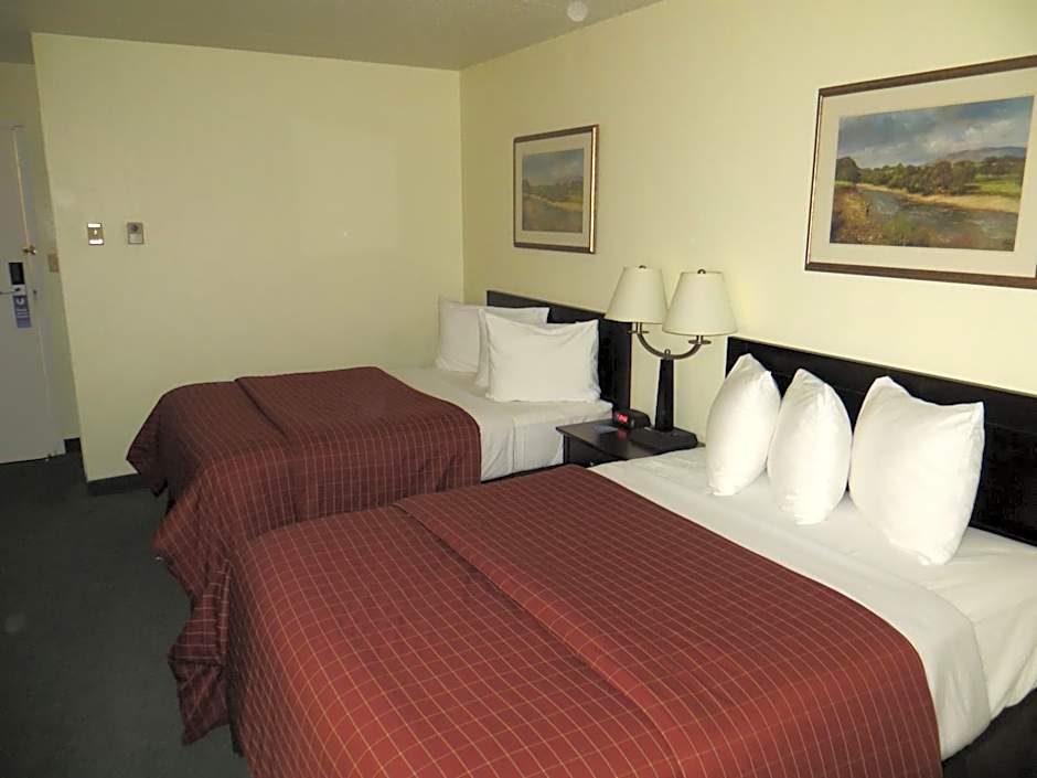 Travelodge by Wyndham Edmonton West