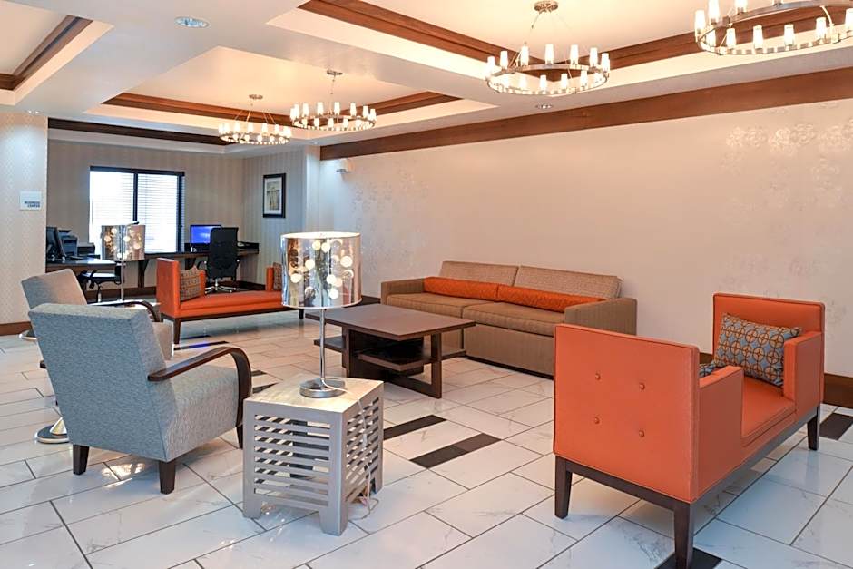 Holiday Inn Express & Suites Greenfield By IHG