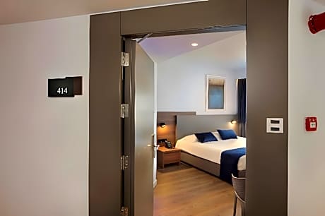Superior Double or Twin Room with Side View