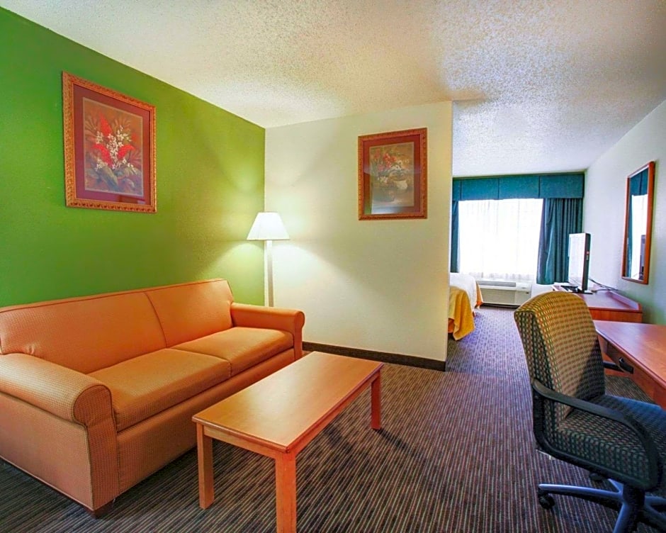 Quality Inn & Suites Airport