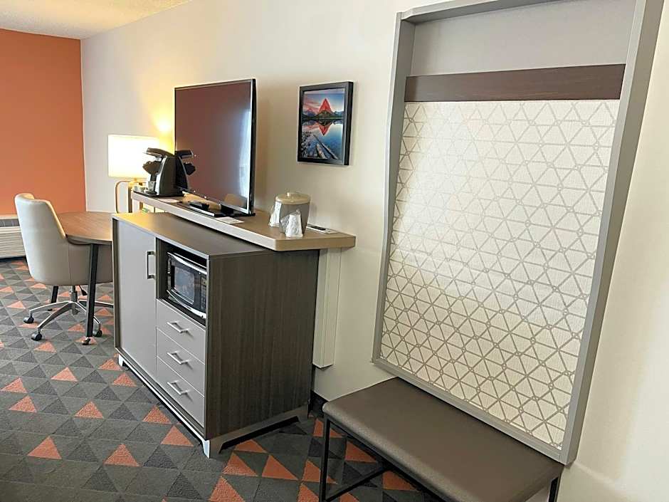 Photo 1 of 5 of 1 Bedroom 1 King Bed Suite