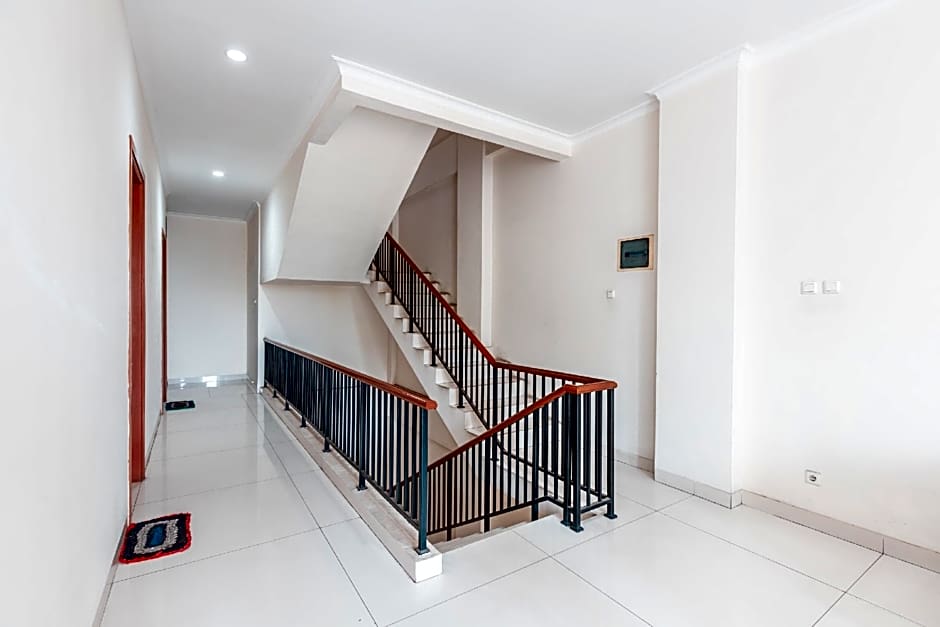 OYO 2364 Cempaka Harapan Indah