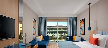 Deluxe King Room with Garden View