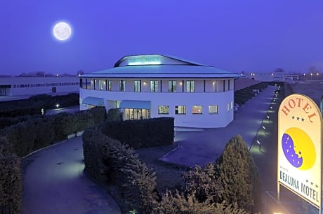 Dealuna Motel