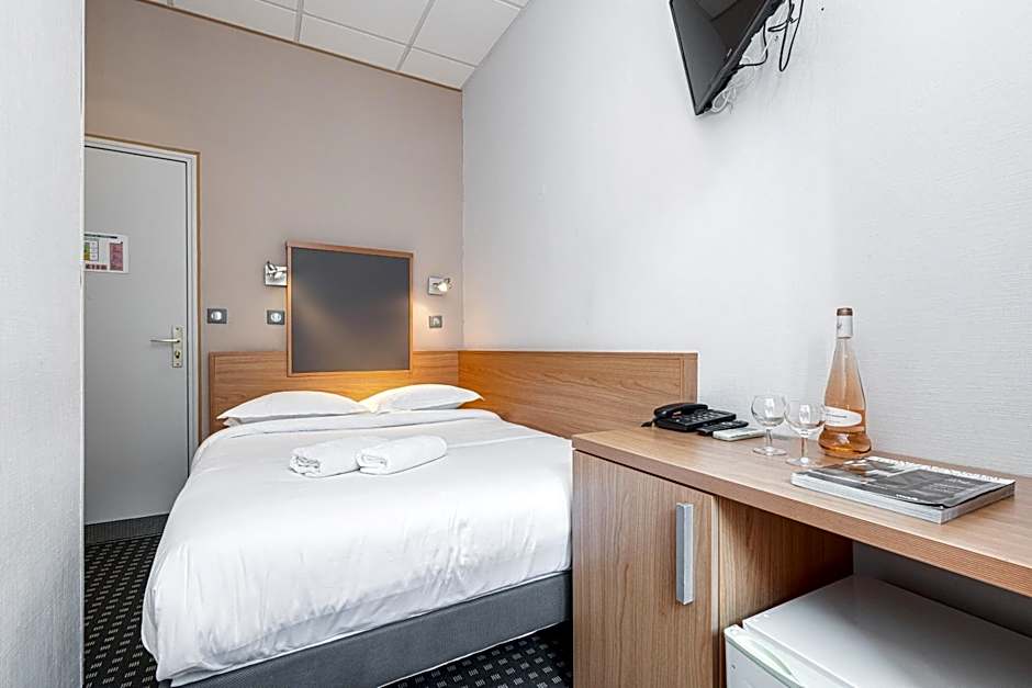 Modern Waikiki Hotel