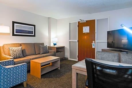 2 Room Suite - 2 Queen Beds
