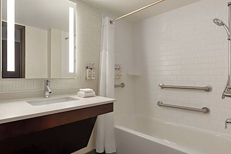 1 King Standard Communications Mobility Accessible Tub