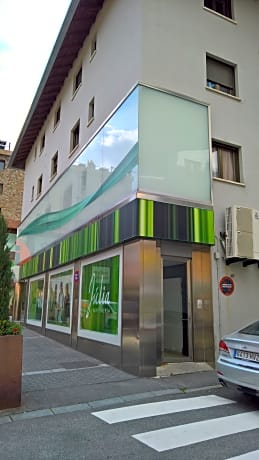 Apartamentos Pantebre 3000