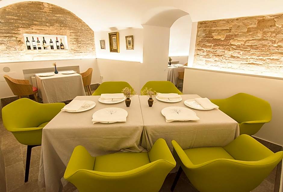 Hotel Oleum - Parking Gratuito bajo disponibilidad y reserva previa