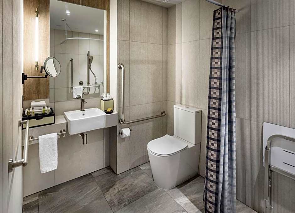 DoubleTree by Hilton Karaka