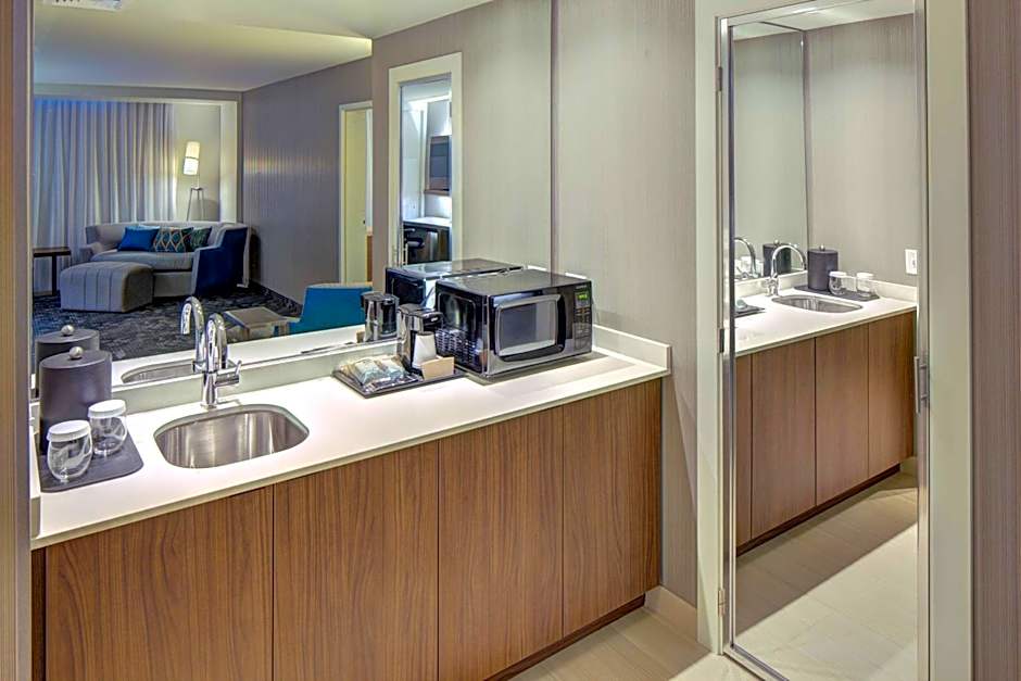 Courtyard by Marriott Appleton Riverfront