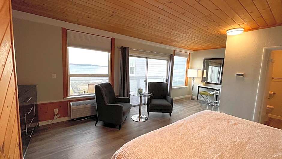 Tides Inn & Suites