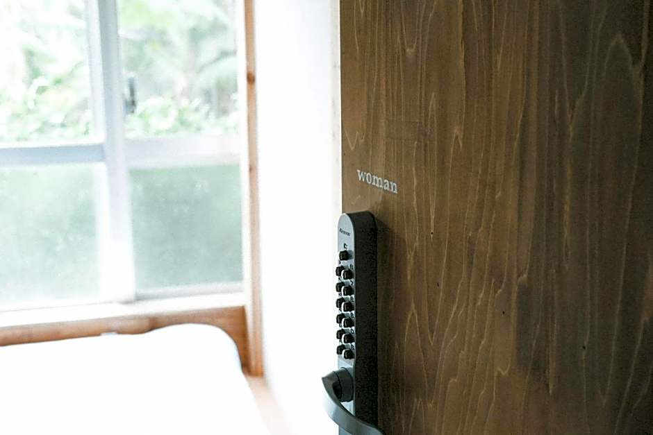 交流型ゲストハウス伊良部ジャーニーインIrabu Joureny INN#毎日みんなで夕食会#ゲストさんは20-30代が中心#海徒歩1分#空港車で5分#本格フィンランドサウナ付き#海と星と夕日が見える屋上あり